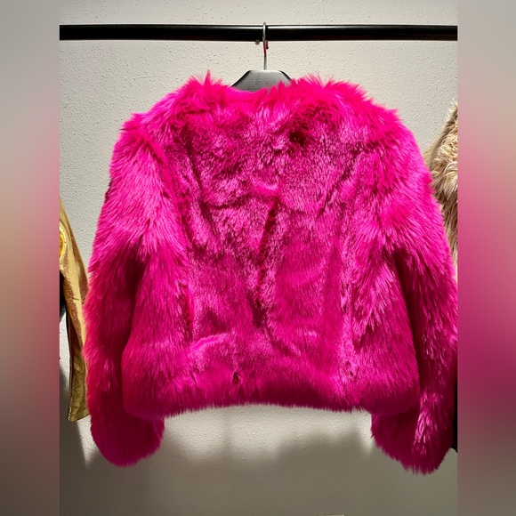 🤗SO FLUFFY pink🤗Forever 21🤗Size S🤗 Worn once🙃 Preloved by me!🤗CUTE🥰 - Picture 2 of 13